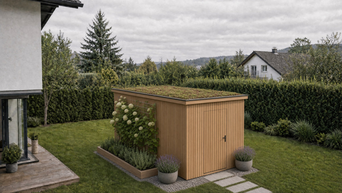 Derselbe Schutzraum mit Holzverkleidung und Gründach, getarnt als Gartenhaus